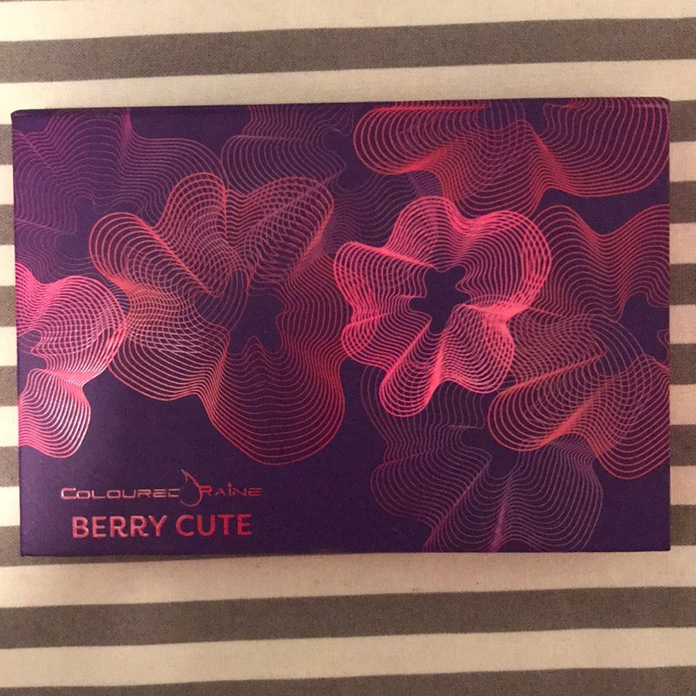 Coloured raine berry cute 6 Pan eyeshadow palette